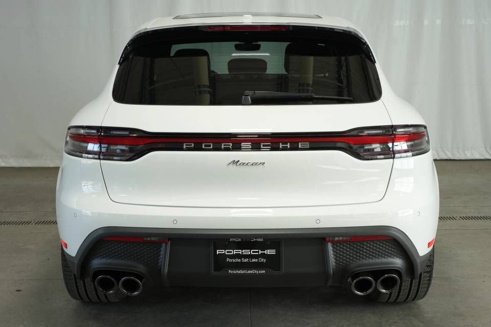 Certified 2025 Porsche Macan AWD/4WD image 12