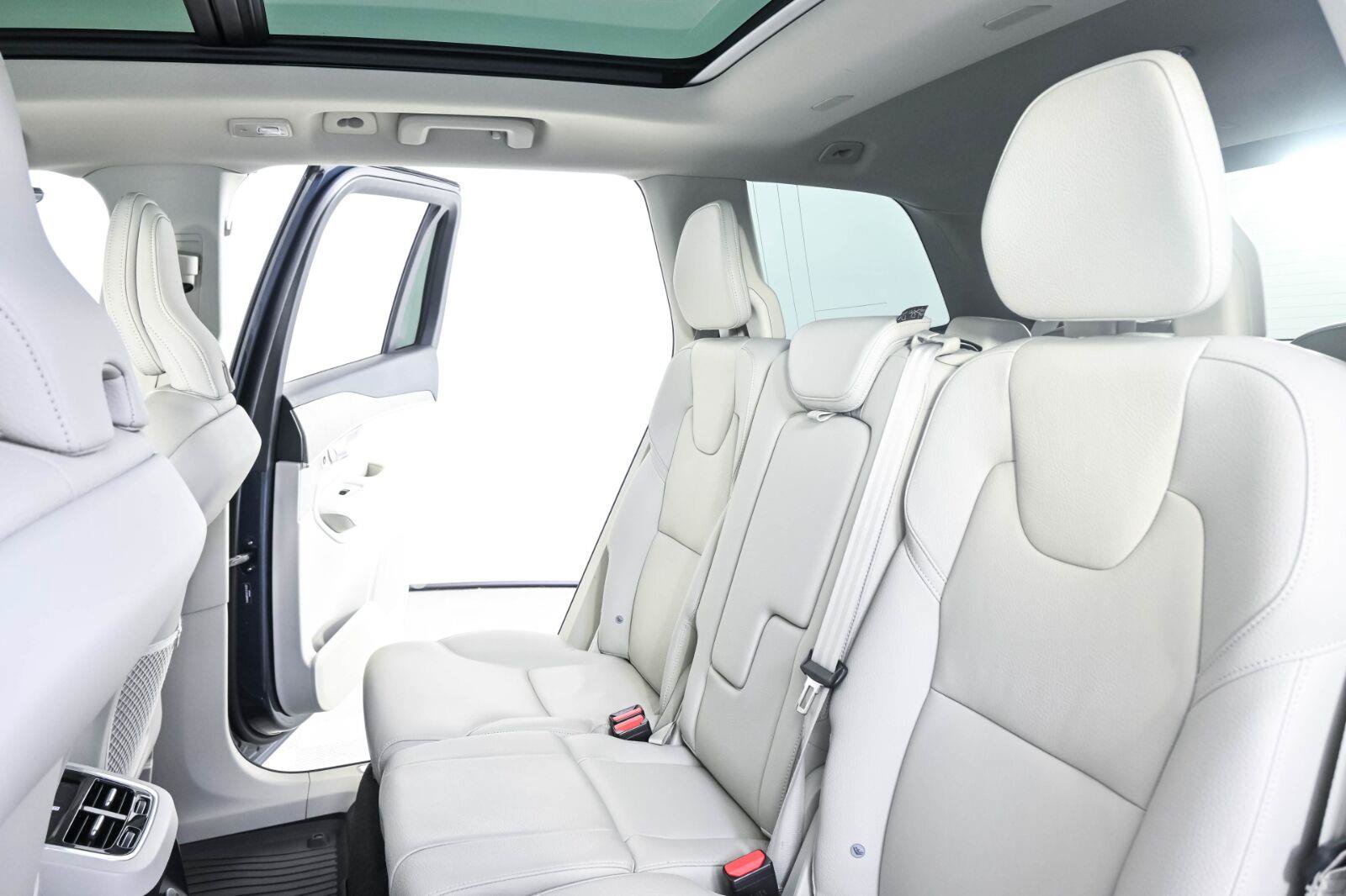 Certified 2025 Volvo XC90 T8 Plus w/ Protection Package Premier AWD/4WD image 20