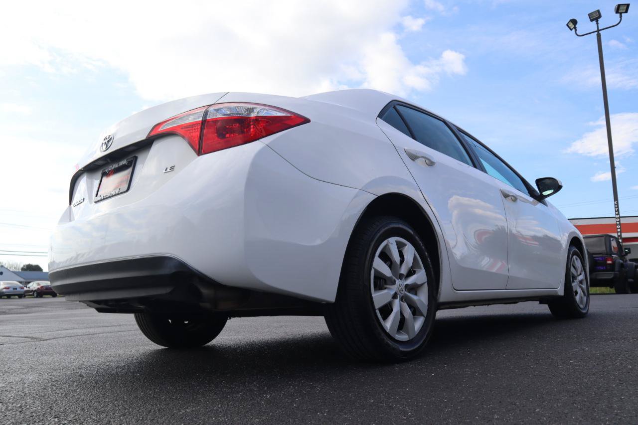 Used 2015 Toyota Corolla LE FWD image 18