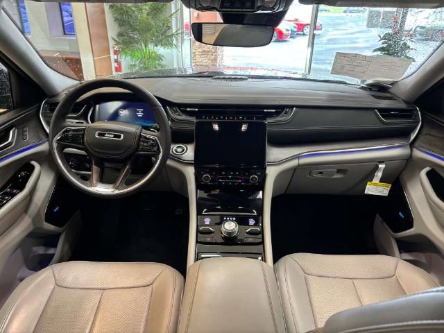 Used 2022 Jeep Grand Cherokee Overland AWD/4WD image 6