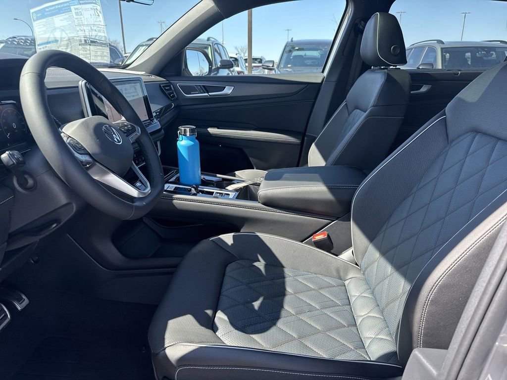 New 2025 Volkswagen Atlas Cross Sport SEL Premium R-Line image 10