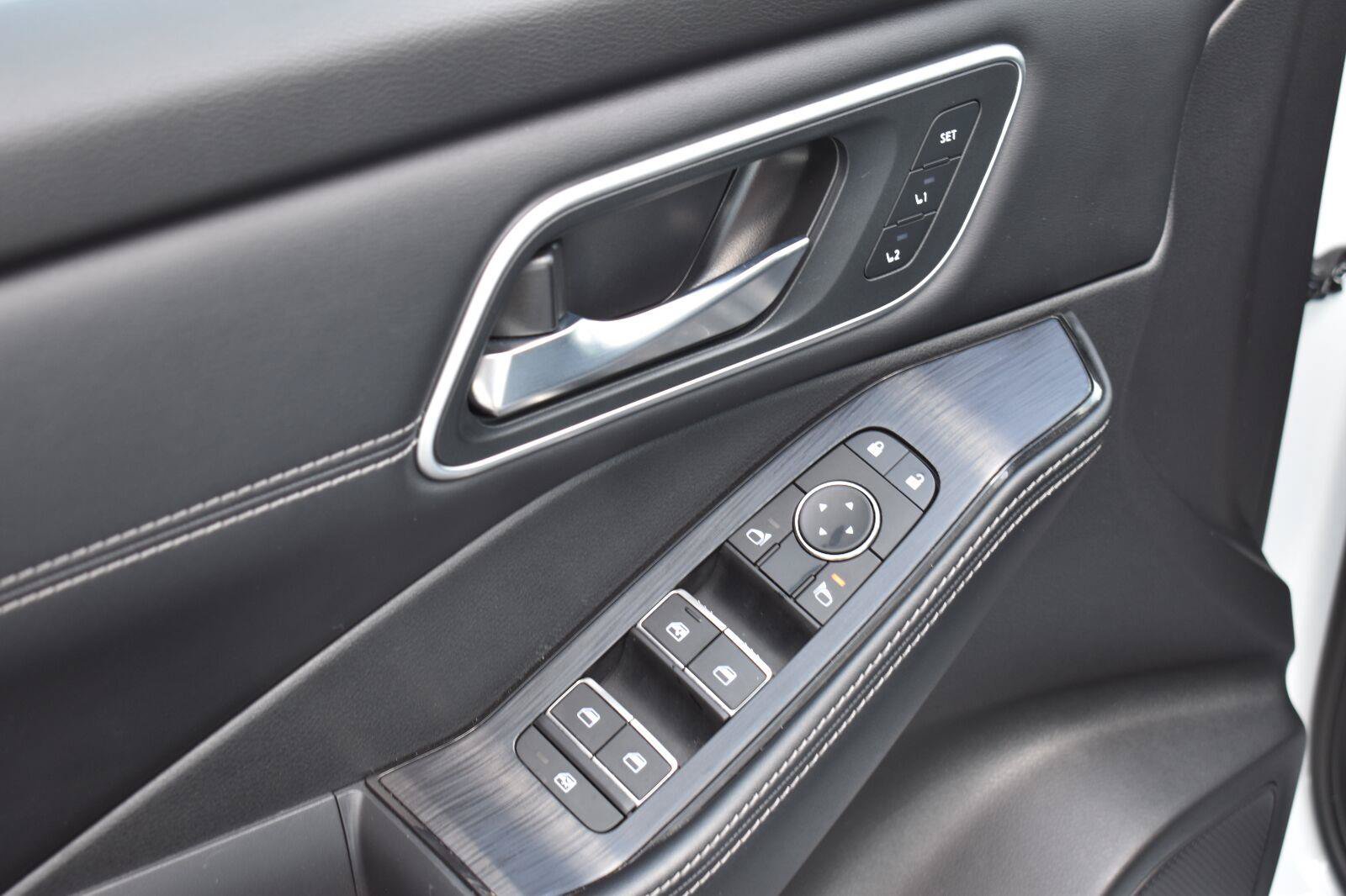 Used 2025 Nissan Rogue Platinum w/ Platinum Premium Package FWD image 24
