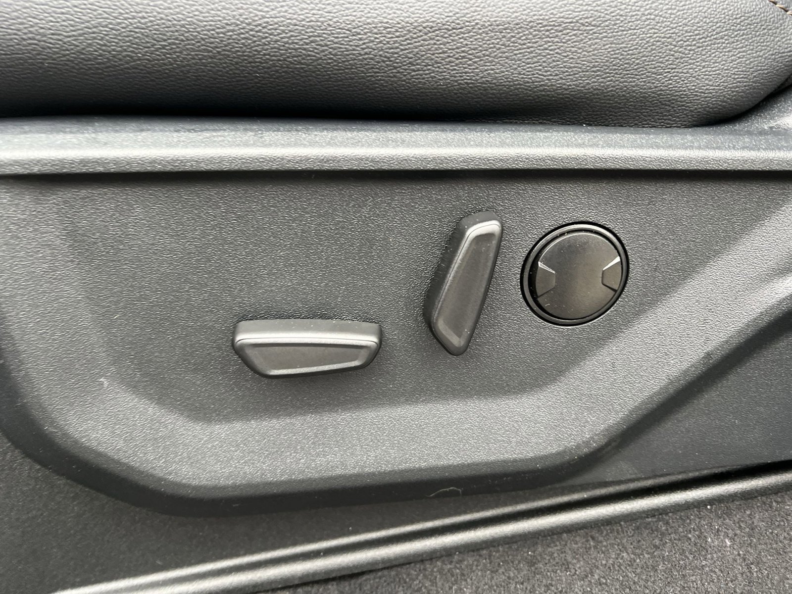 New 2026 Ford F350 Lariat w/ Lariat Premium Package image 14