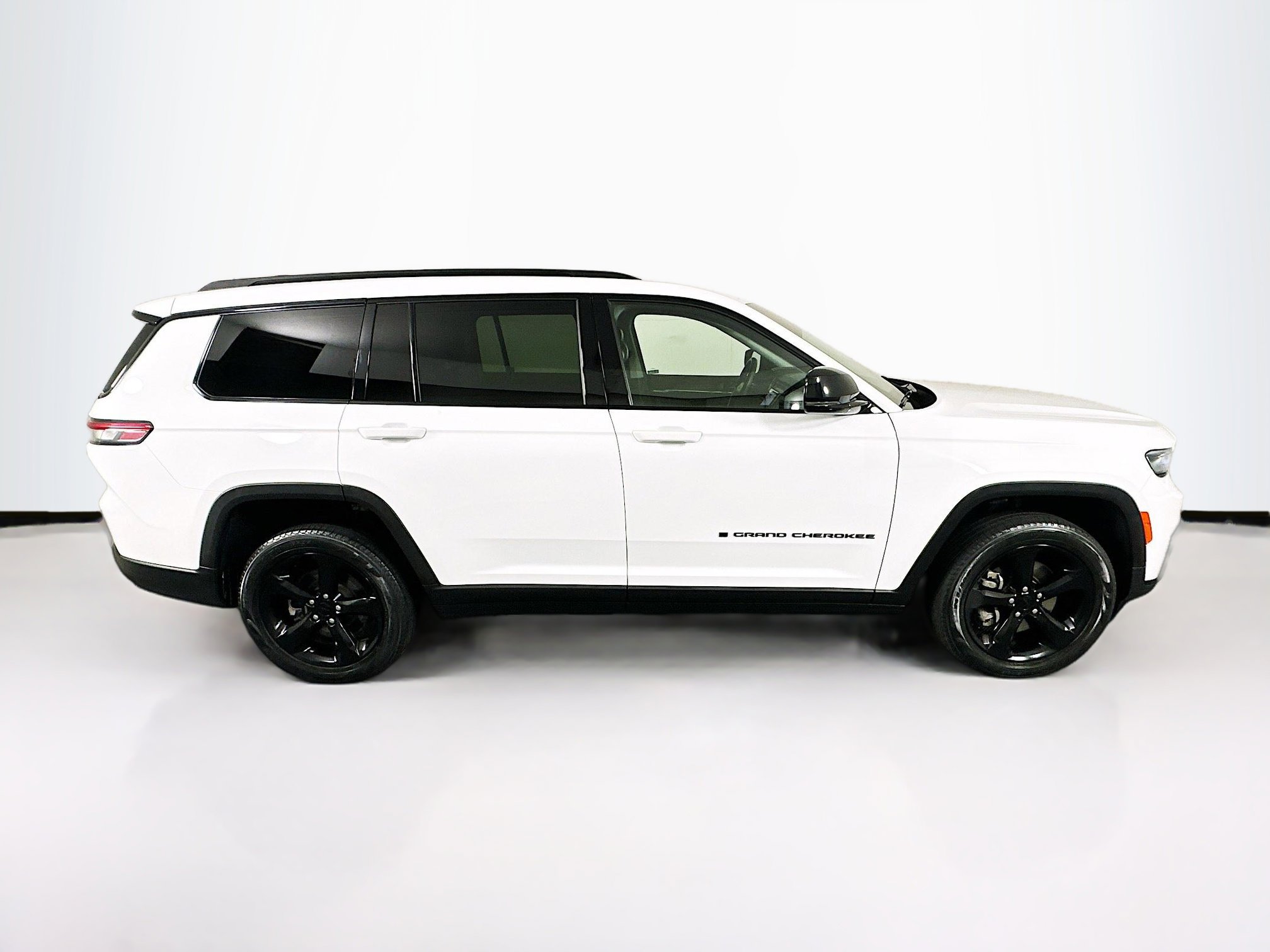 Used 2023 Jeep Grand Cherokee L Limited w/ Black Appearance Package image 10