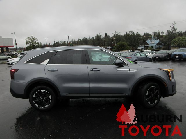 Used 2025 Kia Sorento S w/ Panoramic Sunroof Package image 3