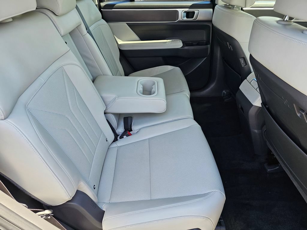 Certified 2025 Hyundai Santa Fe SEL AWD/4WD image 6