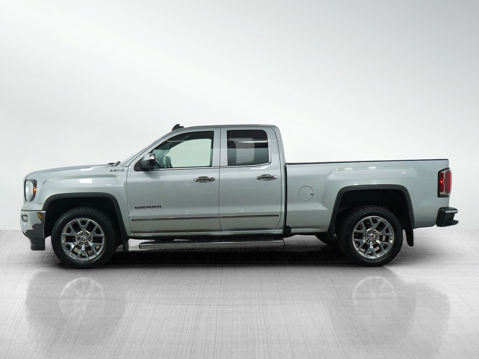 Used 2017 GMC Sierra 1500 SLT image 3