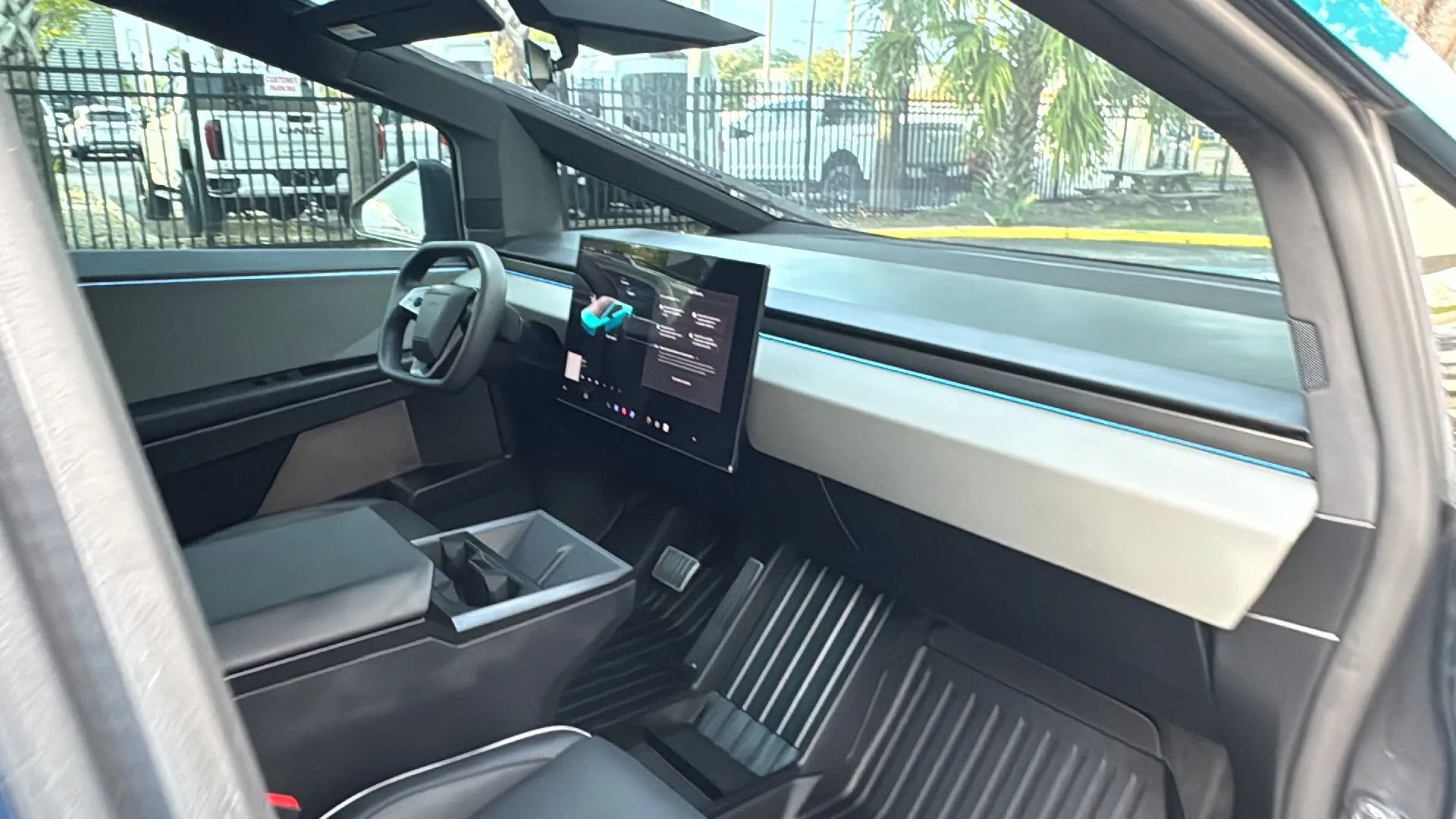 Used 2024 Tesla Cybertruck AWD Crew Cab image 9