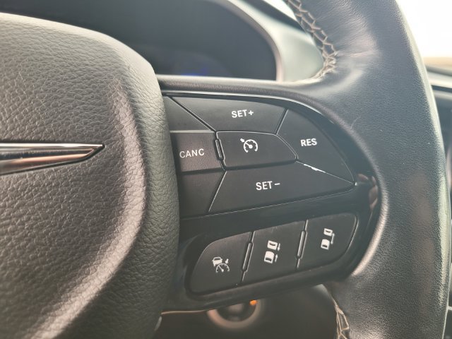 Used 2020 Chrysler Pacifica Touring-L w/ Advanced Safetytec Group FWD image 26