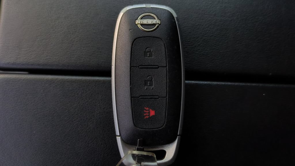 Used 2024 Nissan Rogue S AWD/4WD image 23