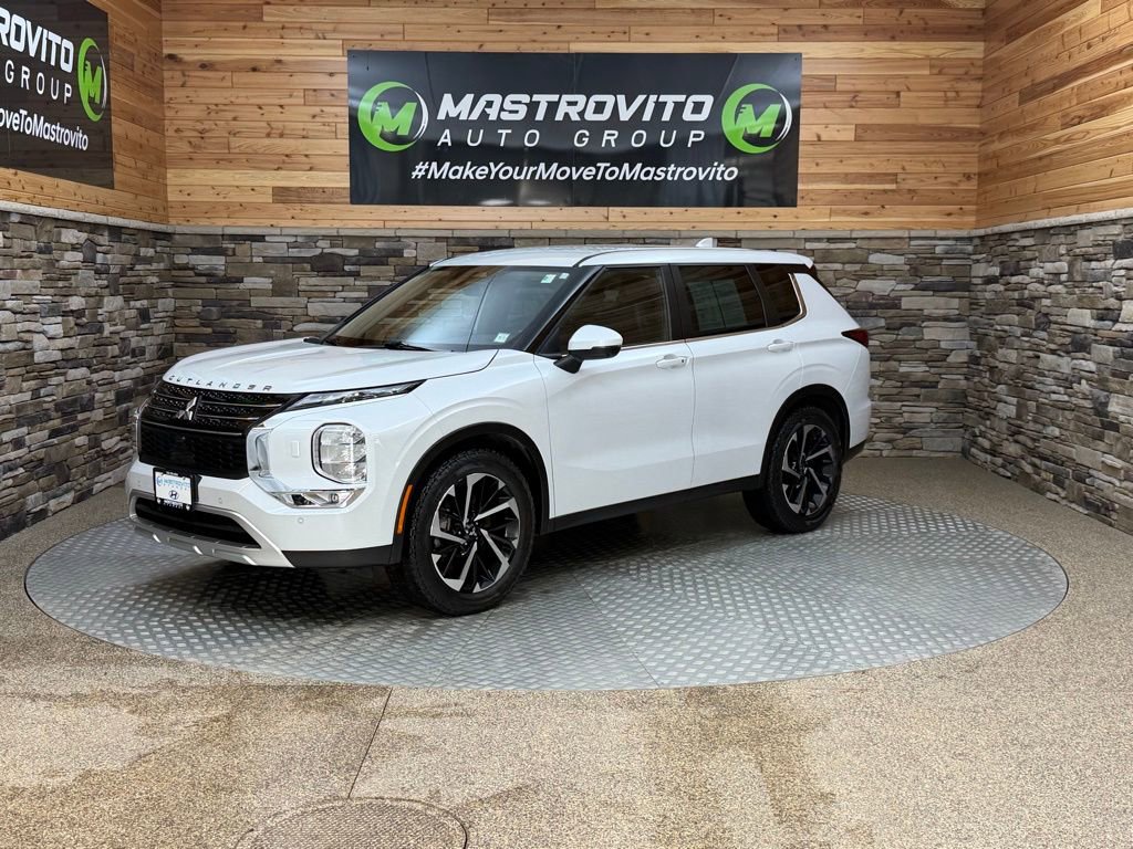 Used 2023 Mitsubishi Outlander SE image 5