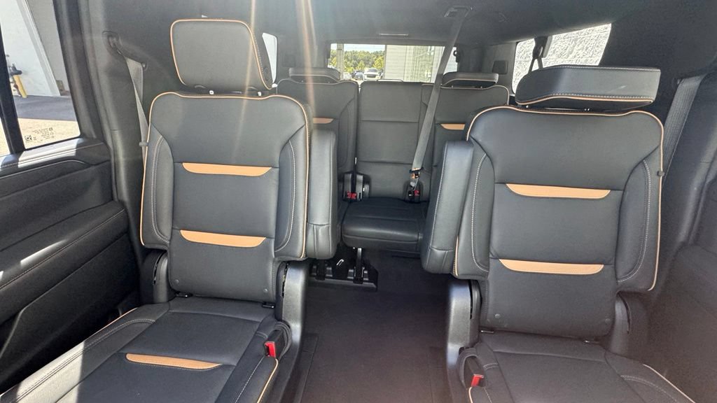 Used 2024 GMC Yukon XL AT4 w/ Technology Package AWD/4WD image 32