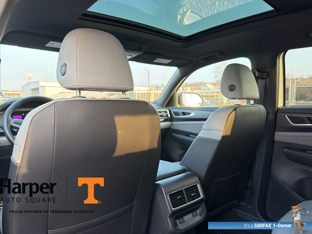 Used 2025 Volkswagen Atlas Cross Sport SEL R-Line image 11