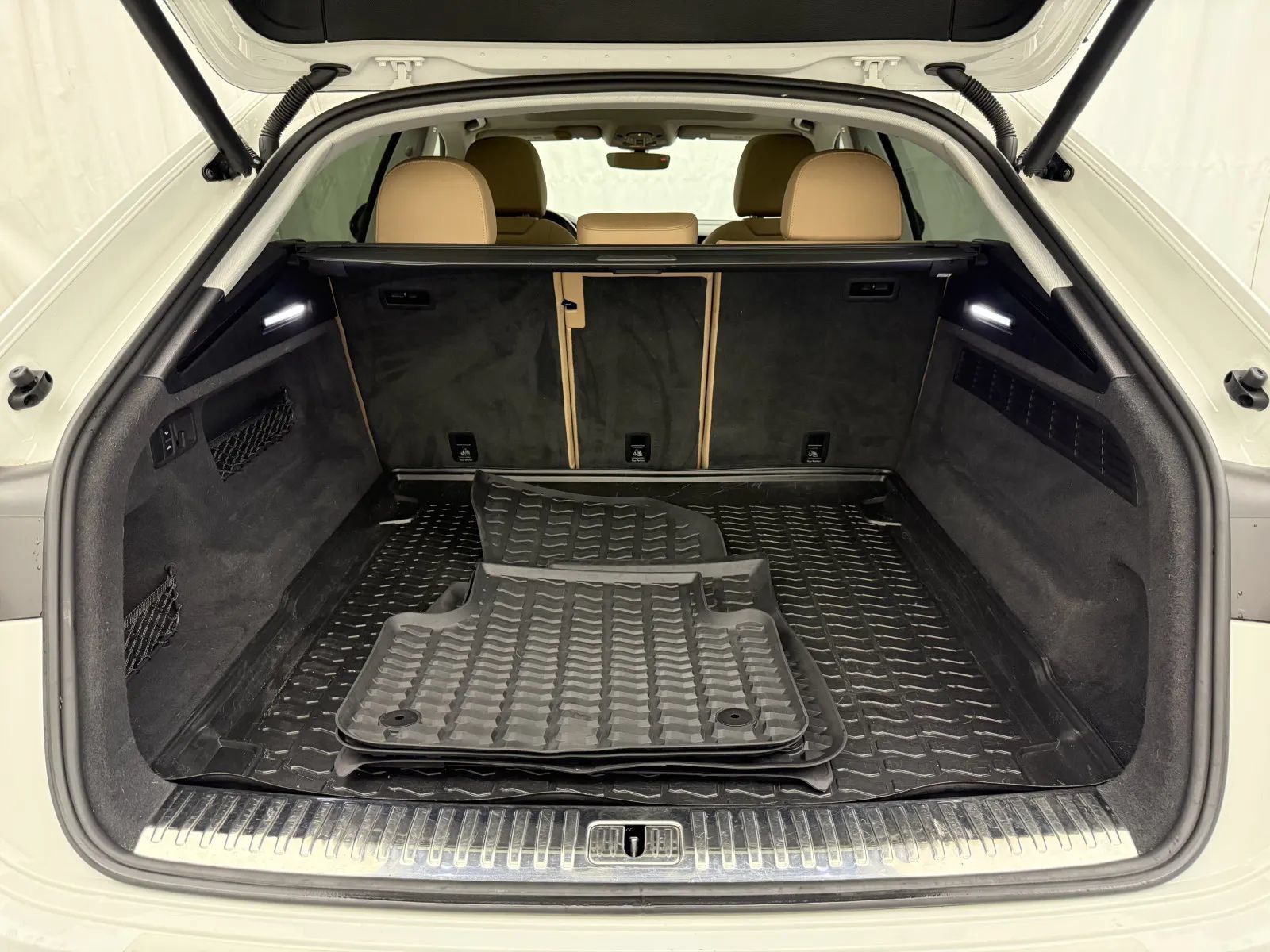 Used 2019 Audi Q8 Prestige w/ Adaptive Chassis Package AWD/4WD image 52