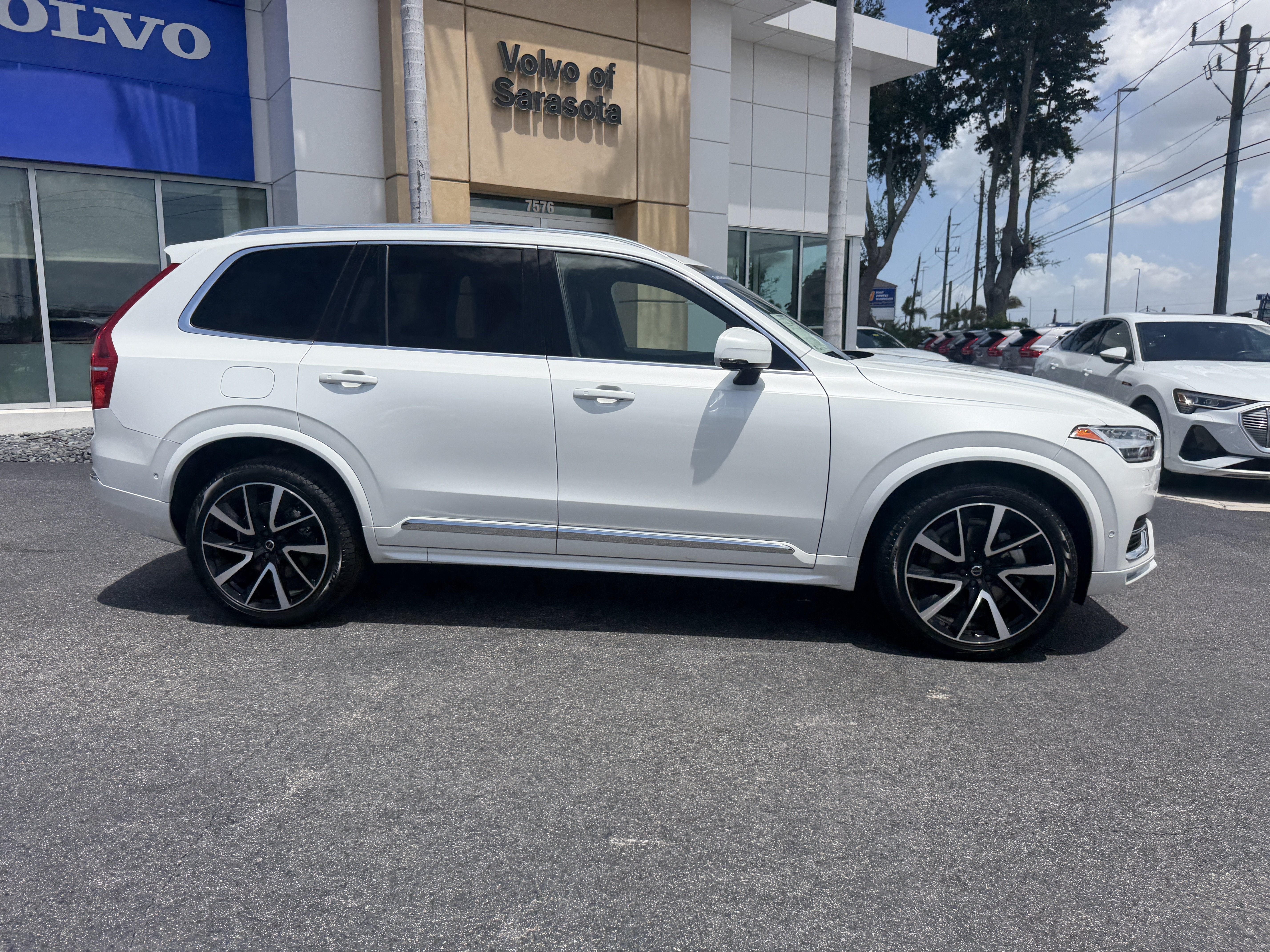 Certified 2023 Volvo XC90 B5 Plus w/ Protection Package Premier AWD/4WD image 2