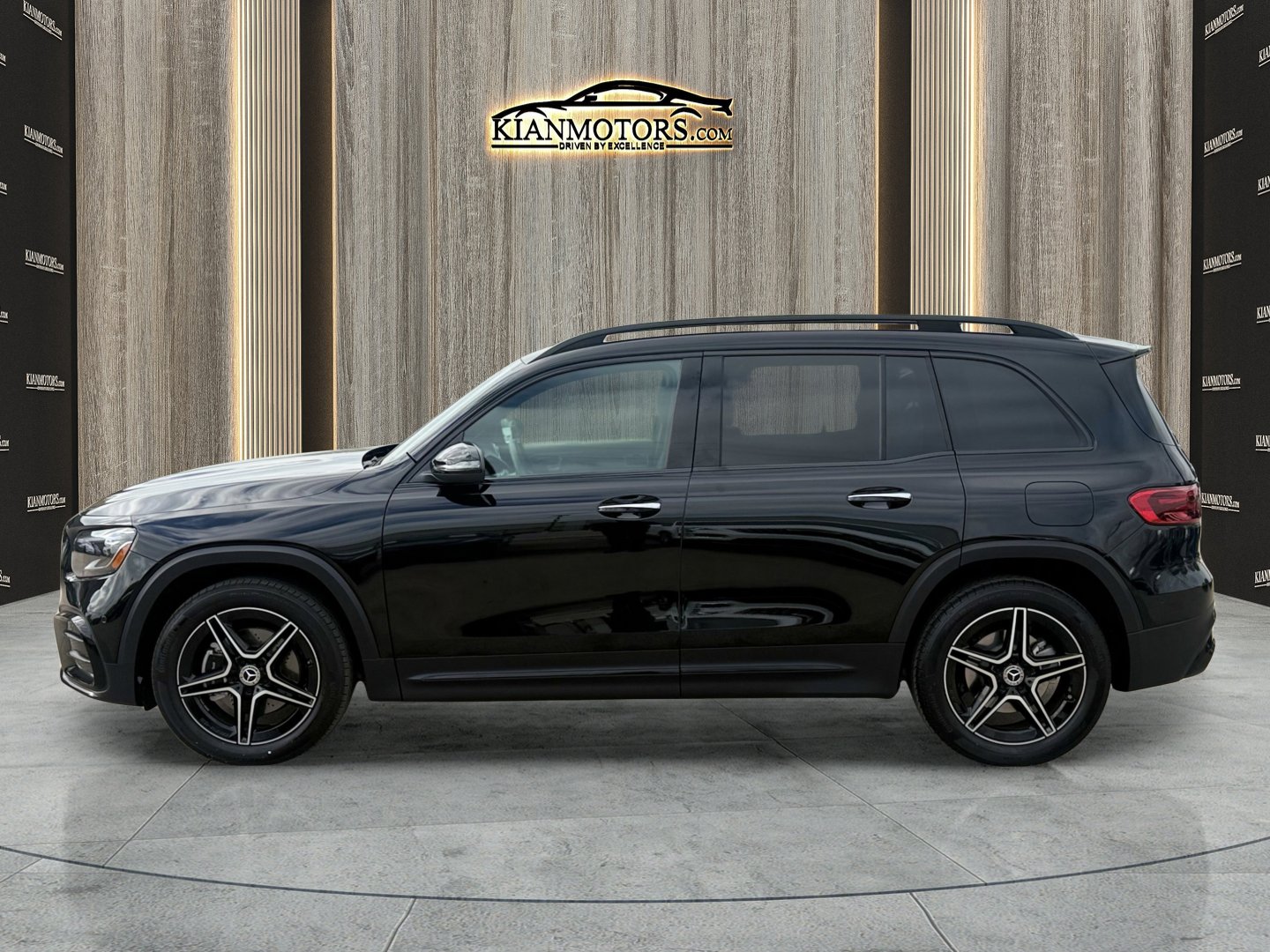 Used 2024 Mercedes-Benz GLB 250 image 4