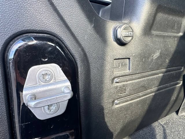 Used 2022 Jeep Wrangler Unlimited Sahara AWD/4WD image 11