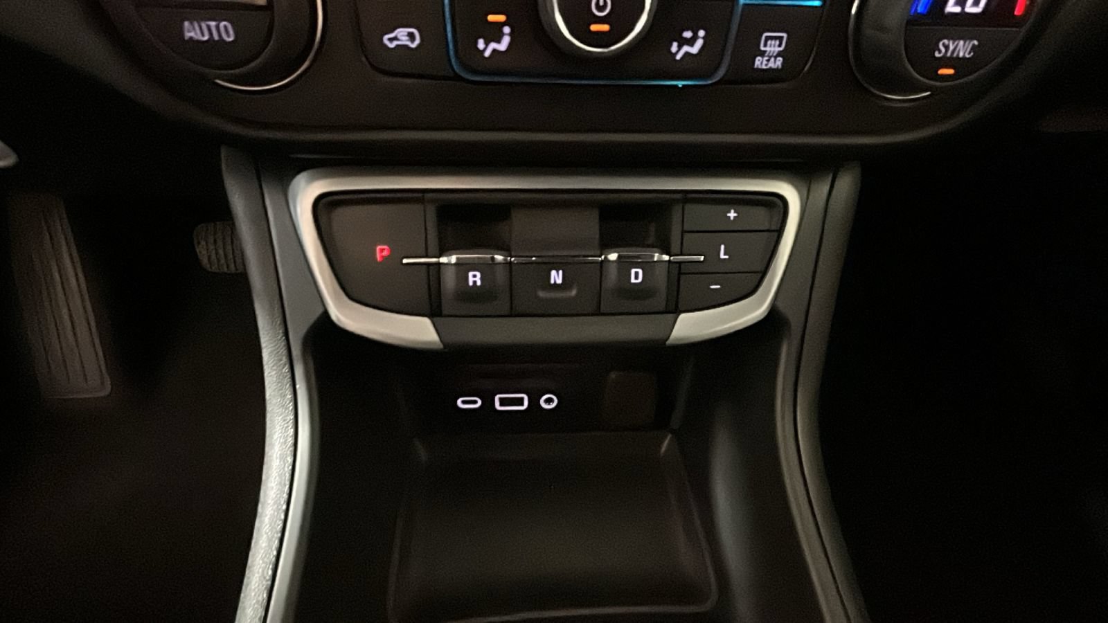 Used 2024 GMC Terrain SLT AWD/4WD image 24