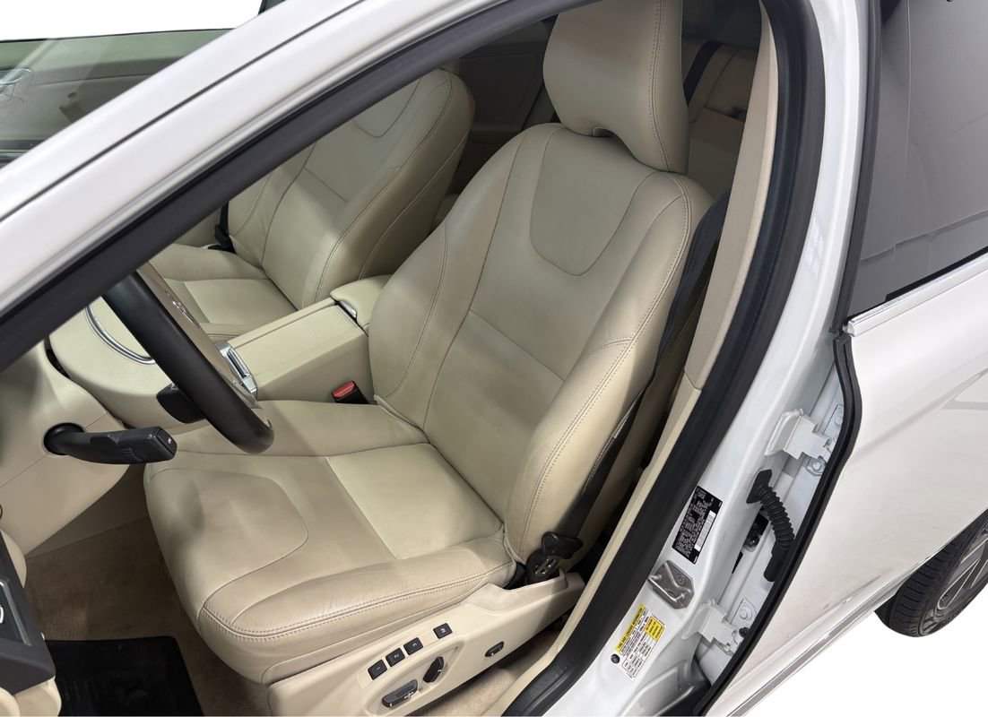 Used 2016 Volvo XC60 T5 Premier w/ Proximity Package AWD/4WD image 11