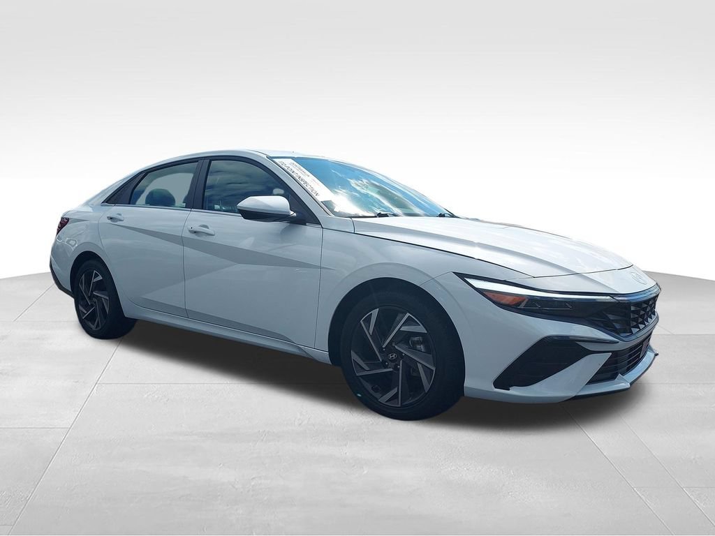 Used 2025 Hyundai Elantra SEL FWD image 7