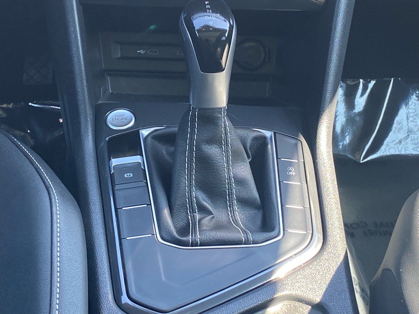 Certified 2023 Volkswagen Tiguan SE w/ Panoramic Sunroof Package FWD image 8