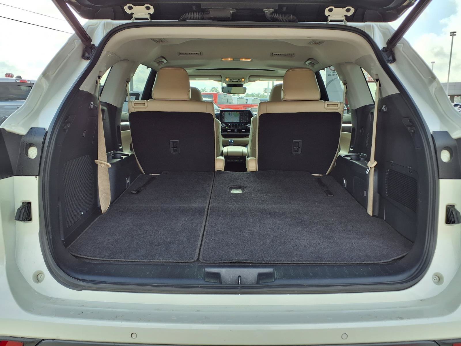 Certified 2021 Toyota Highlander Limited FWD image 8
