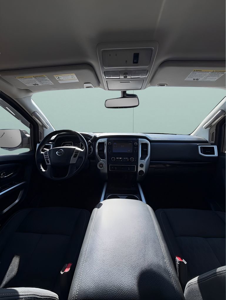 Used 2018 Nissan Titan SV w/ SV Convenience Package RWD image 17