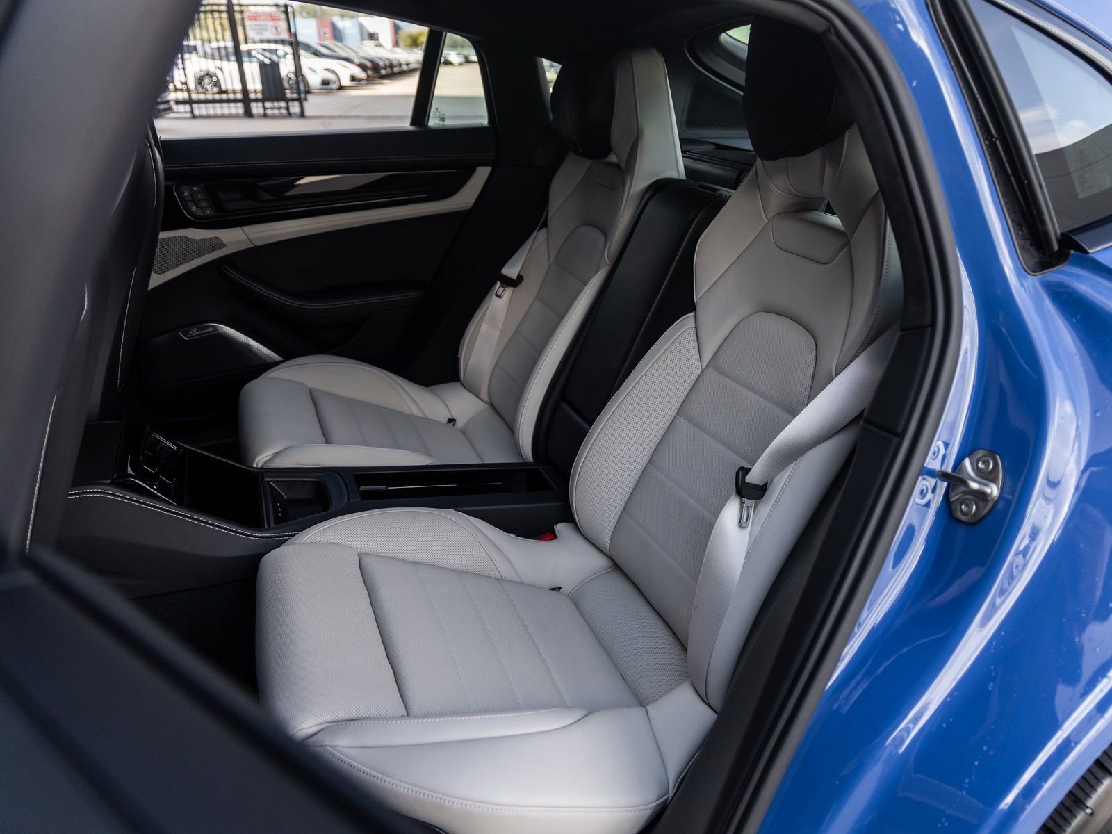 Used 2025 Porsche Panamera GTS image 39