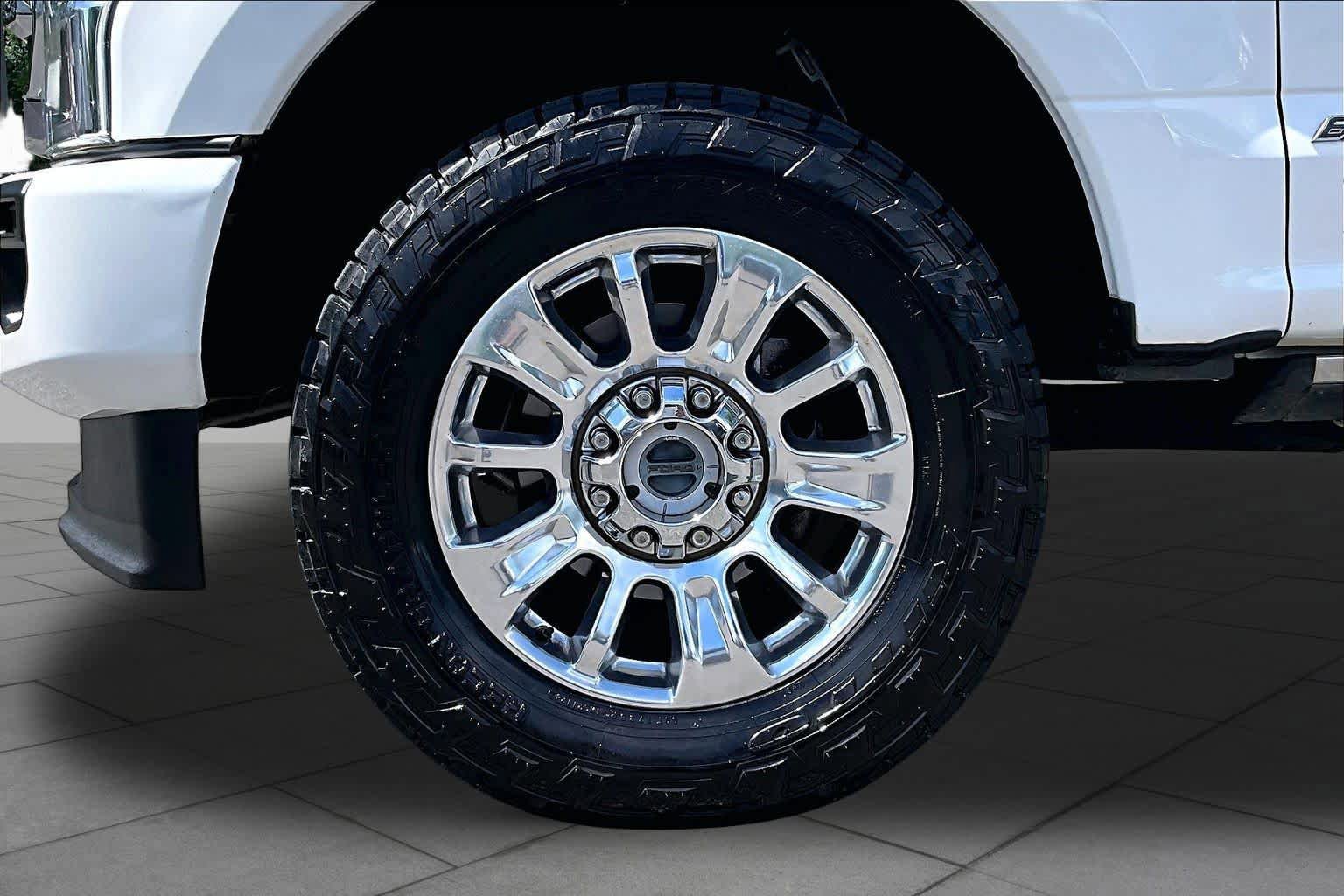 Used 2021 Ford F250 Limited w/ FX4 Off-Road Package AWD/4WD image 11