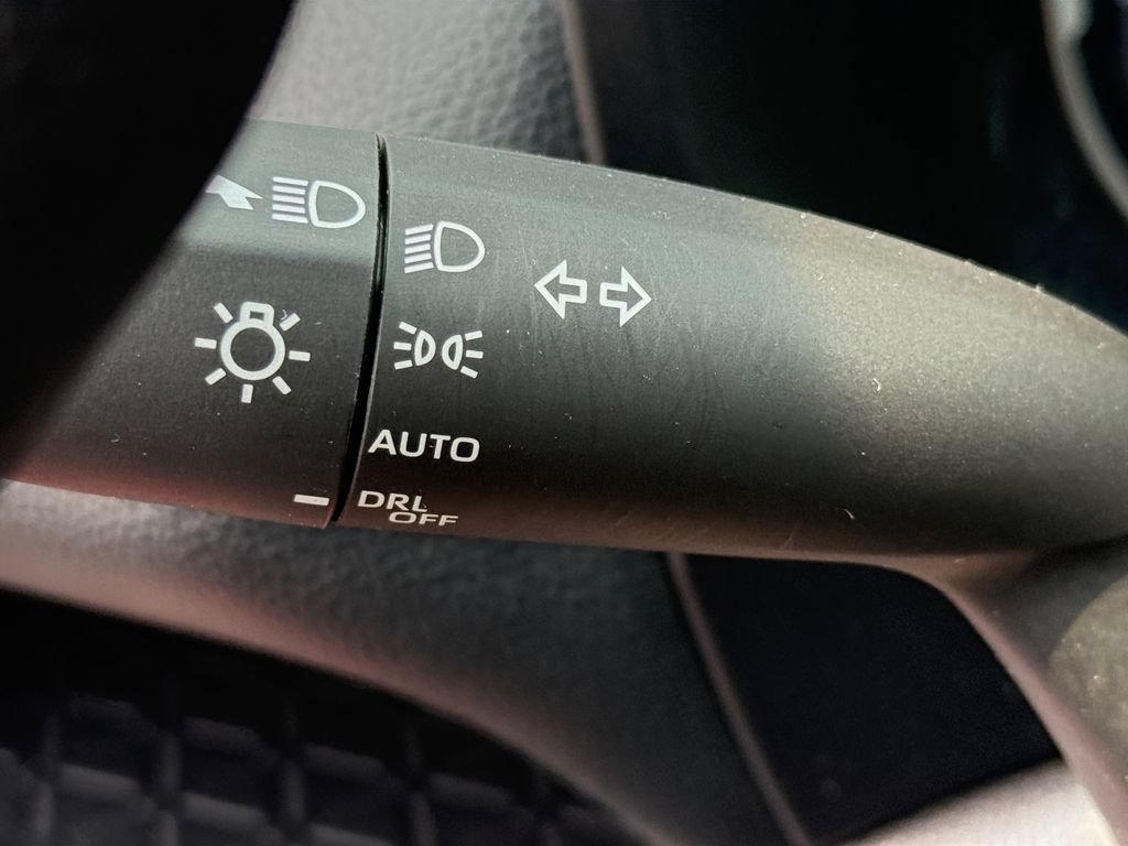 Used 2025 Toyota RAV4 XLE AWD/4WD image 30