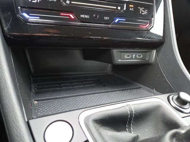 Used 2025 Volkswagen Jetta SE image 17