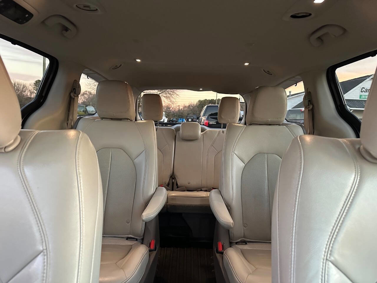 Used 2021 Chrysler Pacifica Touring-L FWD image 35