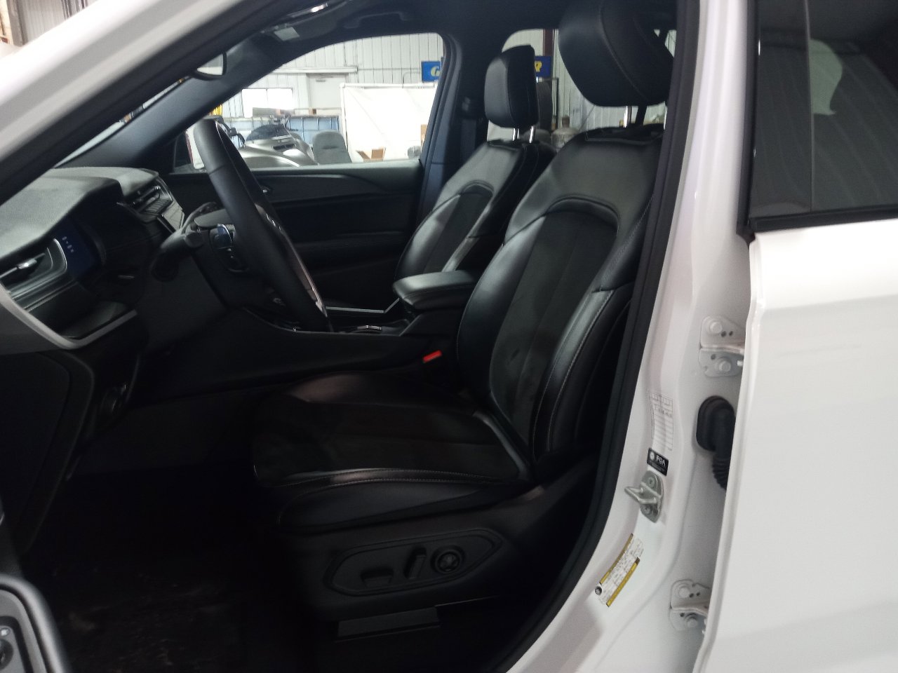 Used 2024 Jeep Grand Cherokee Altitude AWD/4WD image 14