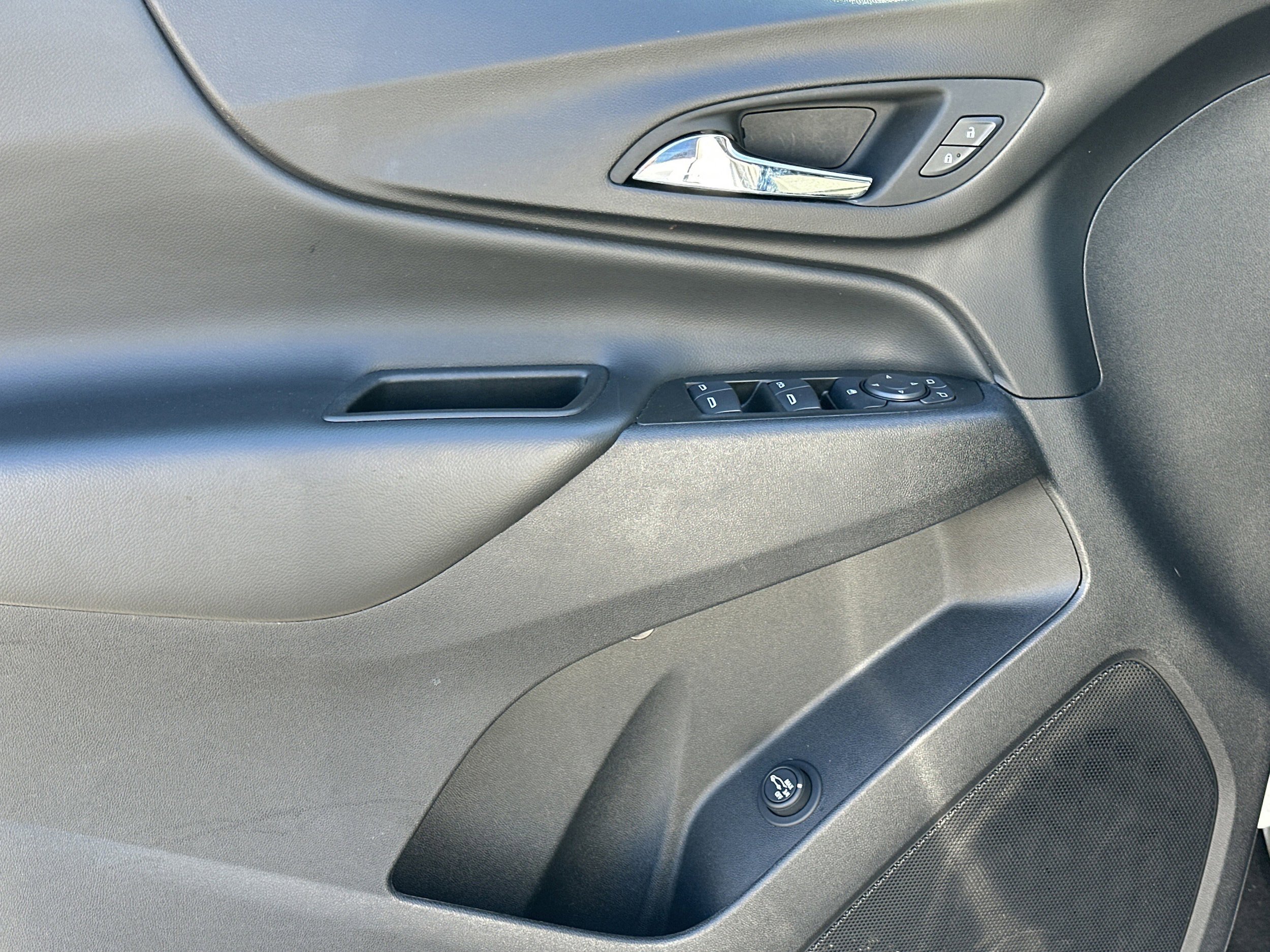 Used 2024 Chevrolet Equinox LT image 10