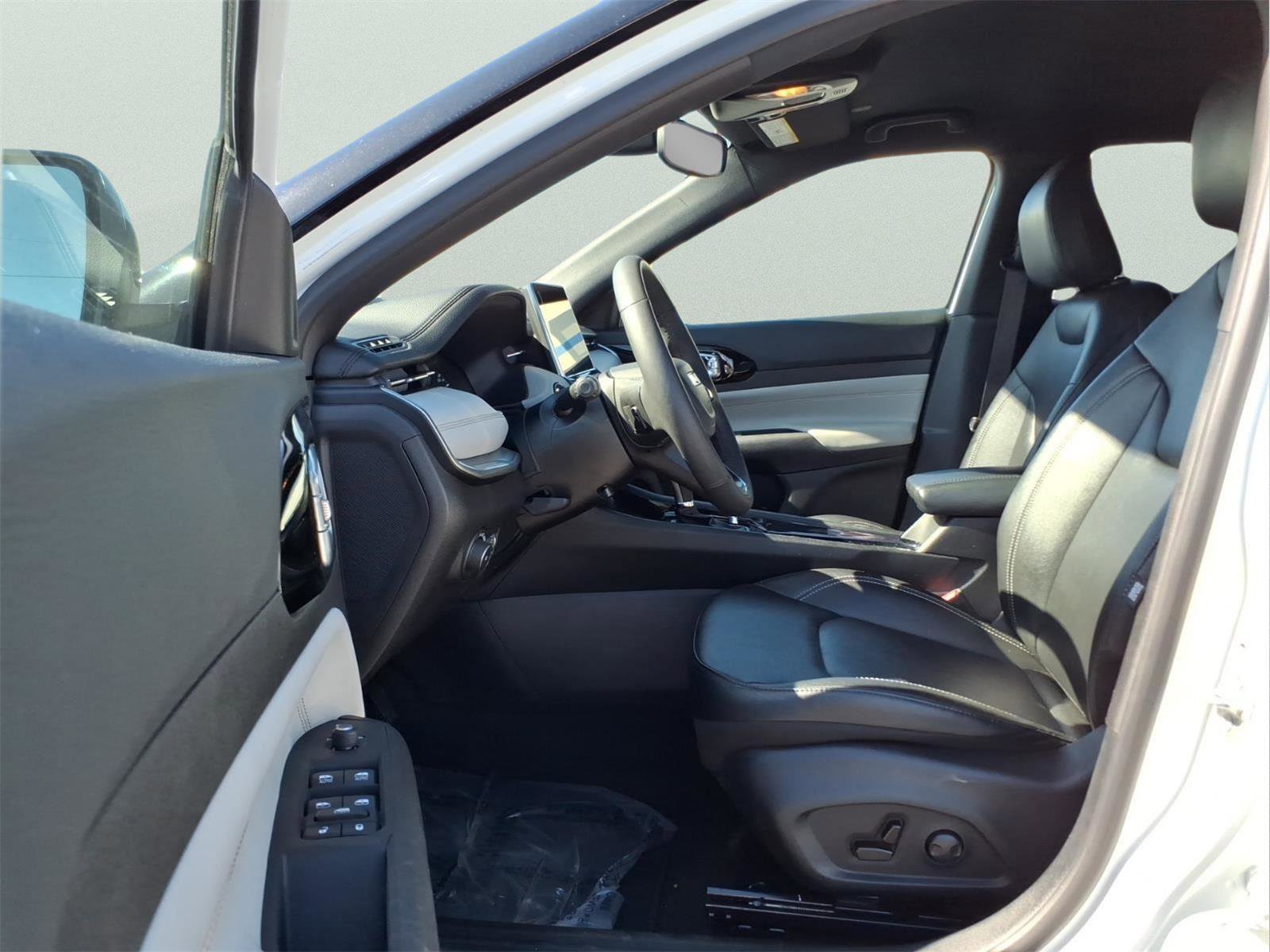 Used 2025 Jeep Compass Limited AWD/4WD image 15