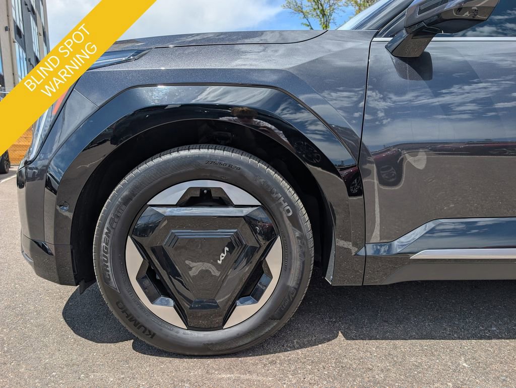 Used 2024 Kia EV9 Land w/ Towing Package AWD/4WD image 12