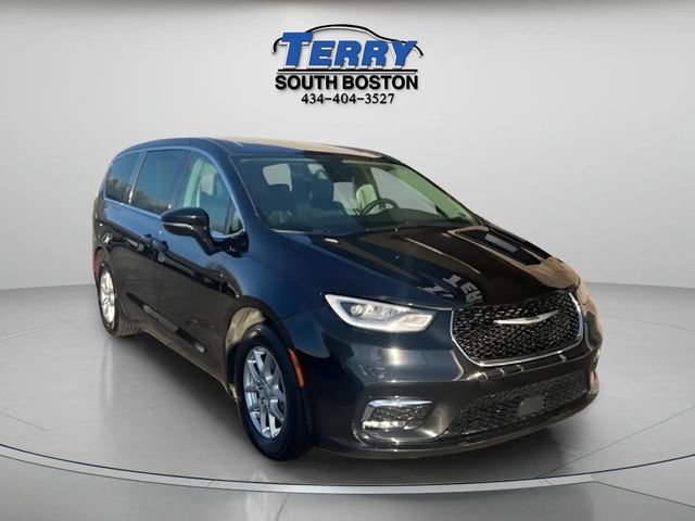 Used 2024 Chrysler Pacifica Touring-L FWD image 2