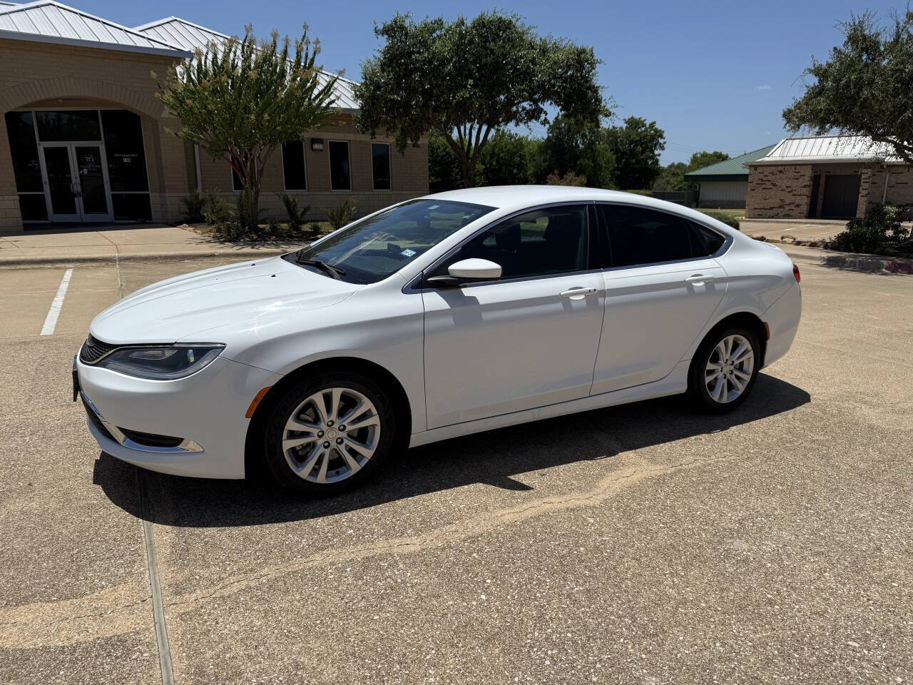 Used 2015 Chrysler 200 Limited w/ Convenience Group FWD image 4