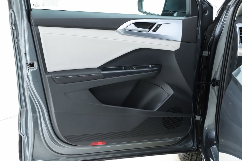 New 2026 Volkswagen Taos SE image 18