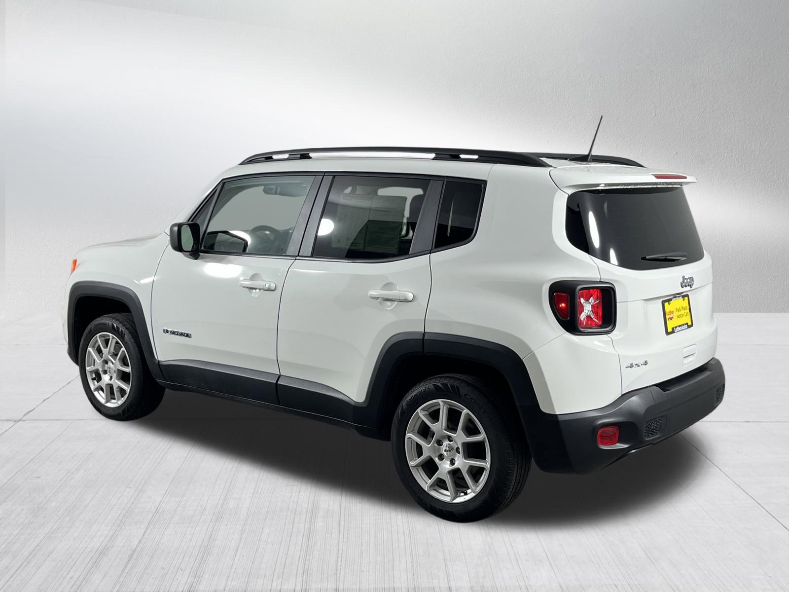Used 2023 Jeep Renegade Latitude w/ Premium Group AWD/4WD image 5