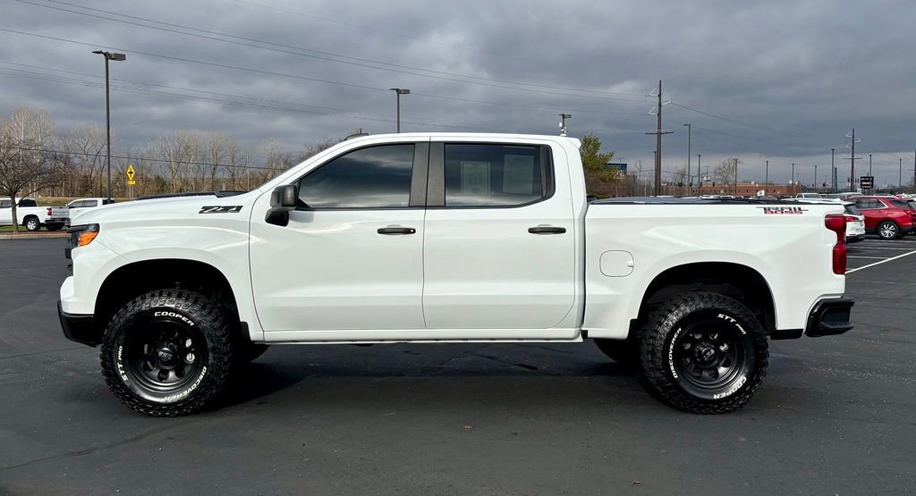 Used 2023 Chevrolet Silverado 1500 Custom Trail Boss w/ LPO, Dark Essentials Package image 4