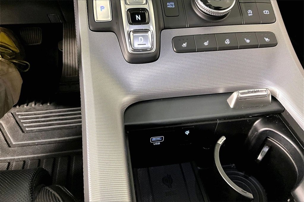 Used 2024 Hyundai Palisade Calligraphy image 16