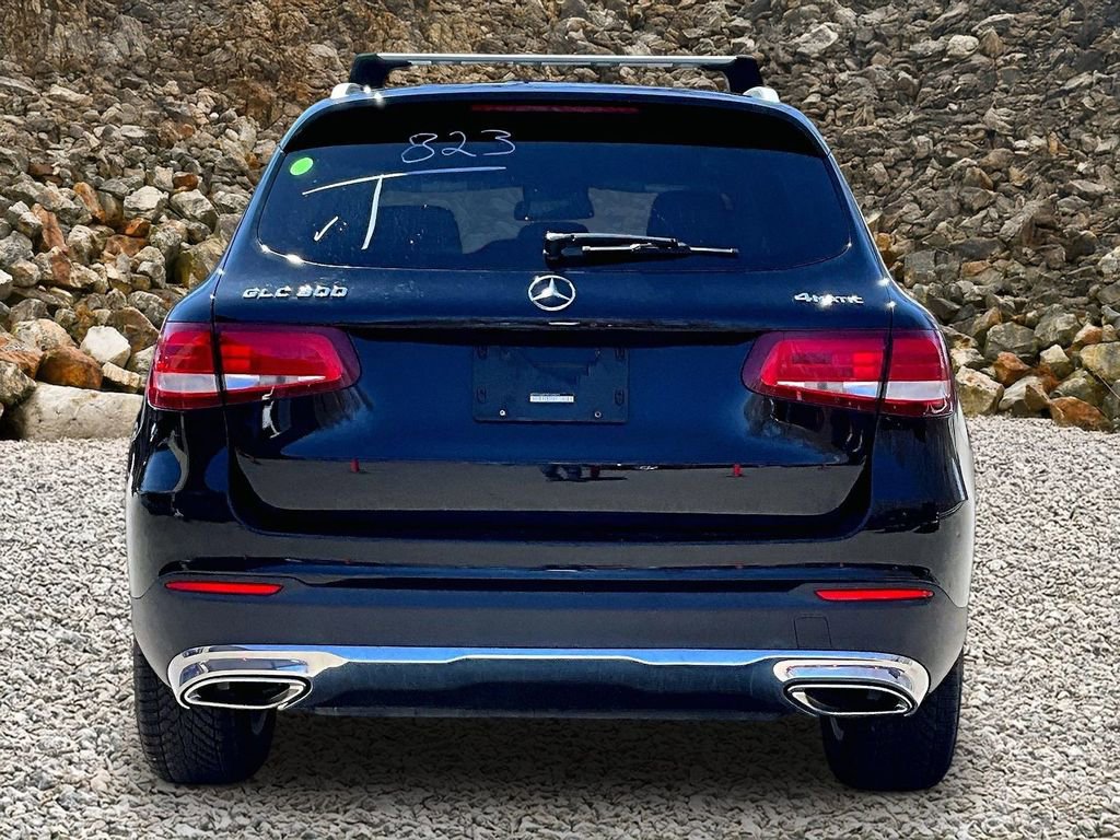 Used 2017 Mercedes-Benz GLC 300 4MATIC image 3