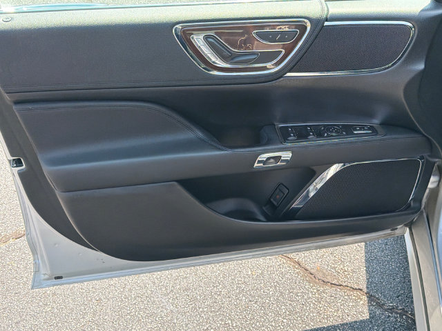Used 2019 Lincoln Continental Premiere FWD image 11