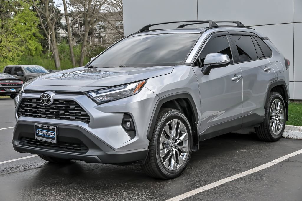 Used 2022 Toyota RAV4 XLE Premium AWD/4WD image 5