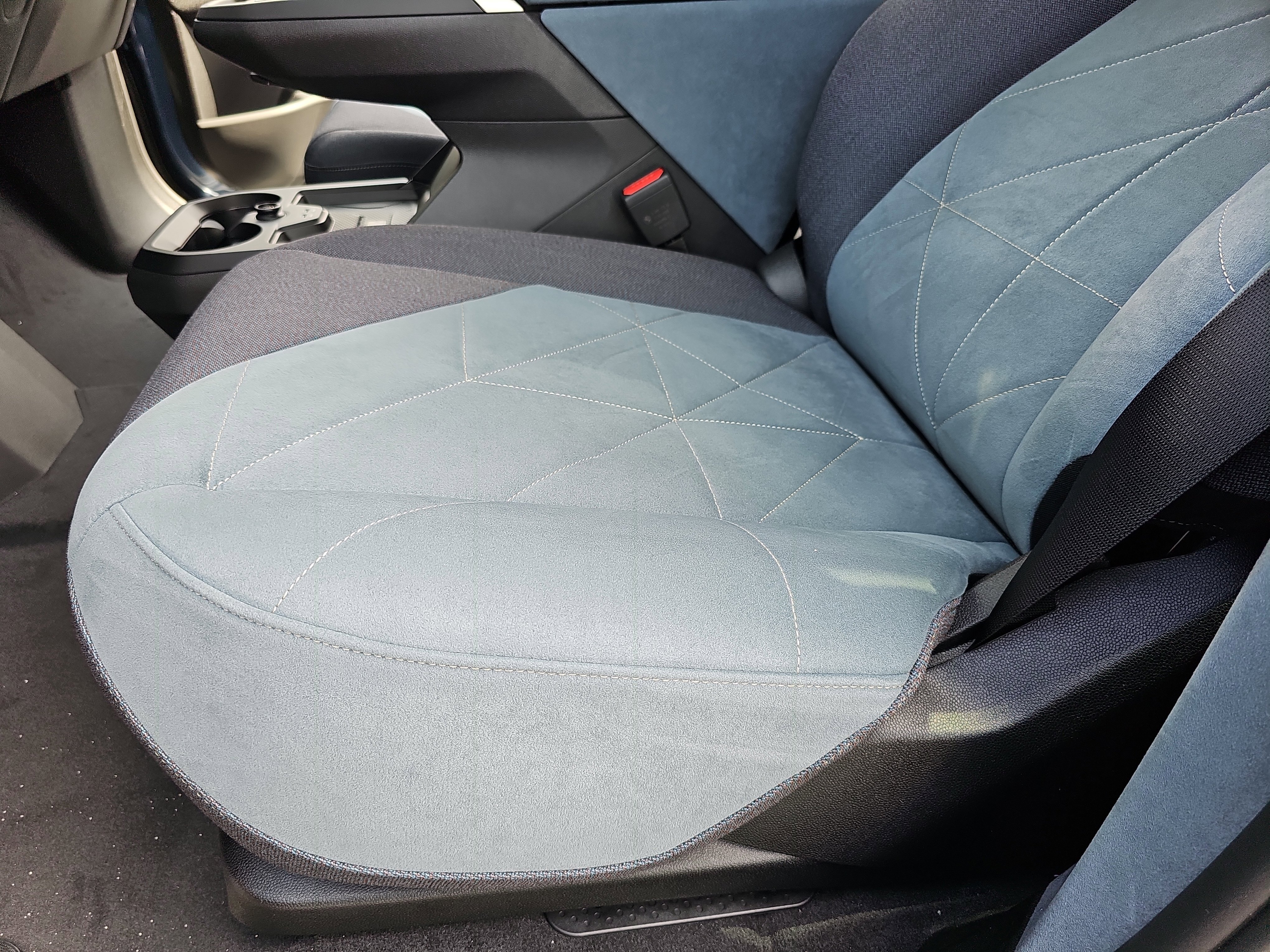 New 2026 BMW iX xDrive60 w/ Premium Package image 29