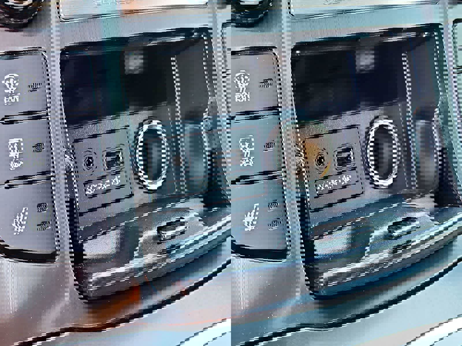 Used 2014 Hyundai Genesis 3.8 image 26