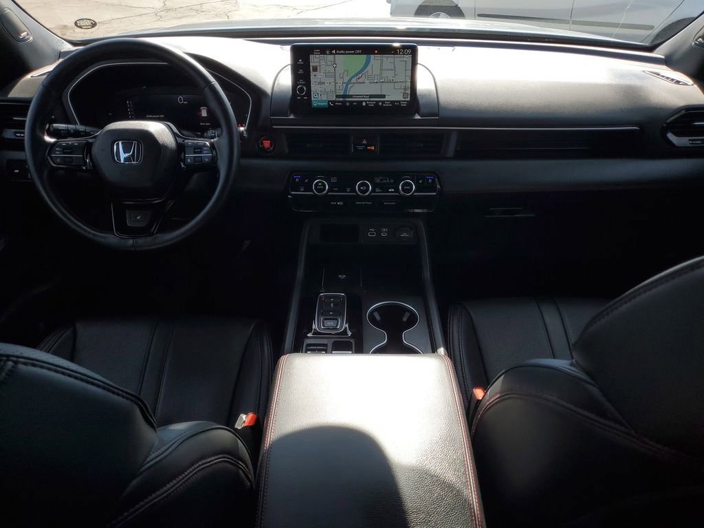 Used 2025 Honda Pilot Black Edition image 31