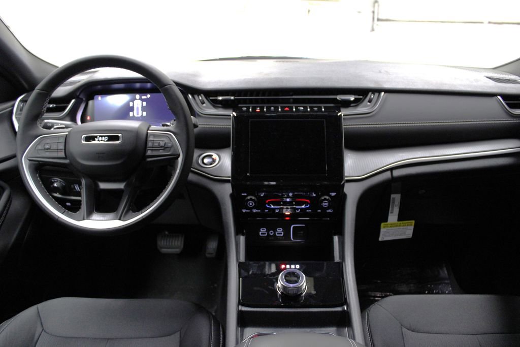 New 2025 Jeep Grand Cherokee Laredo X w/ Luxury Tech Group I image 9