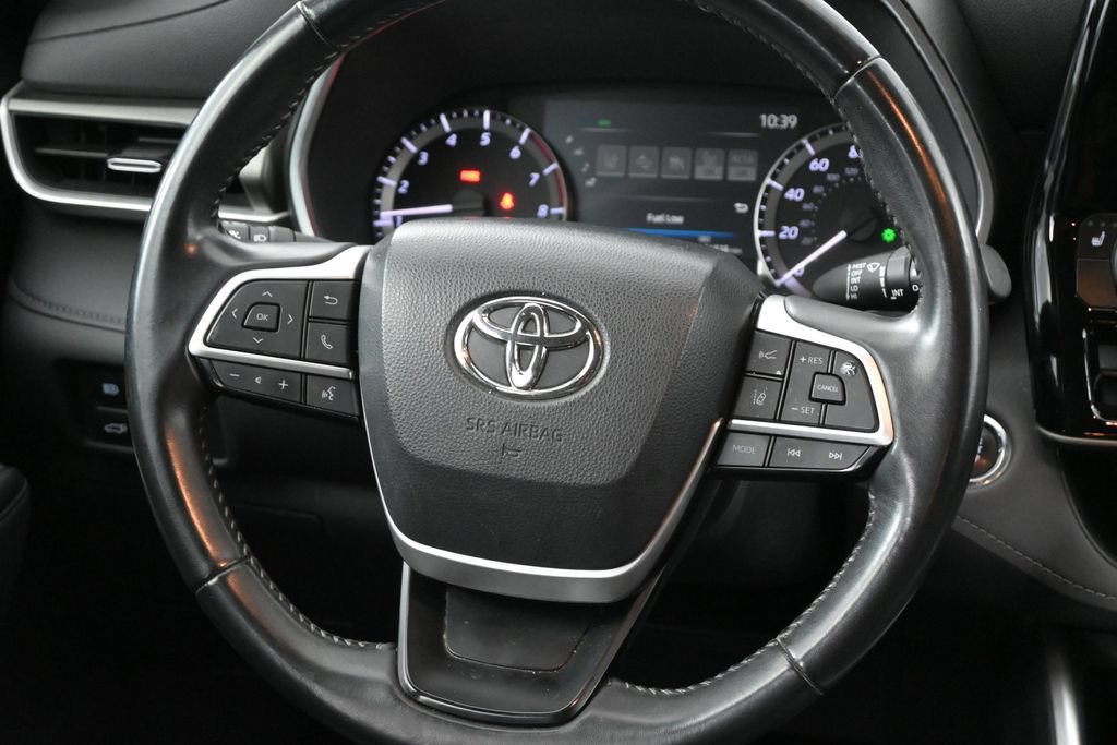 Used 2023 Toyota Highlander XLE AWD/4WD image 14